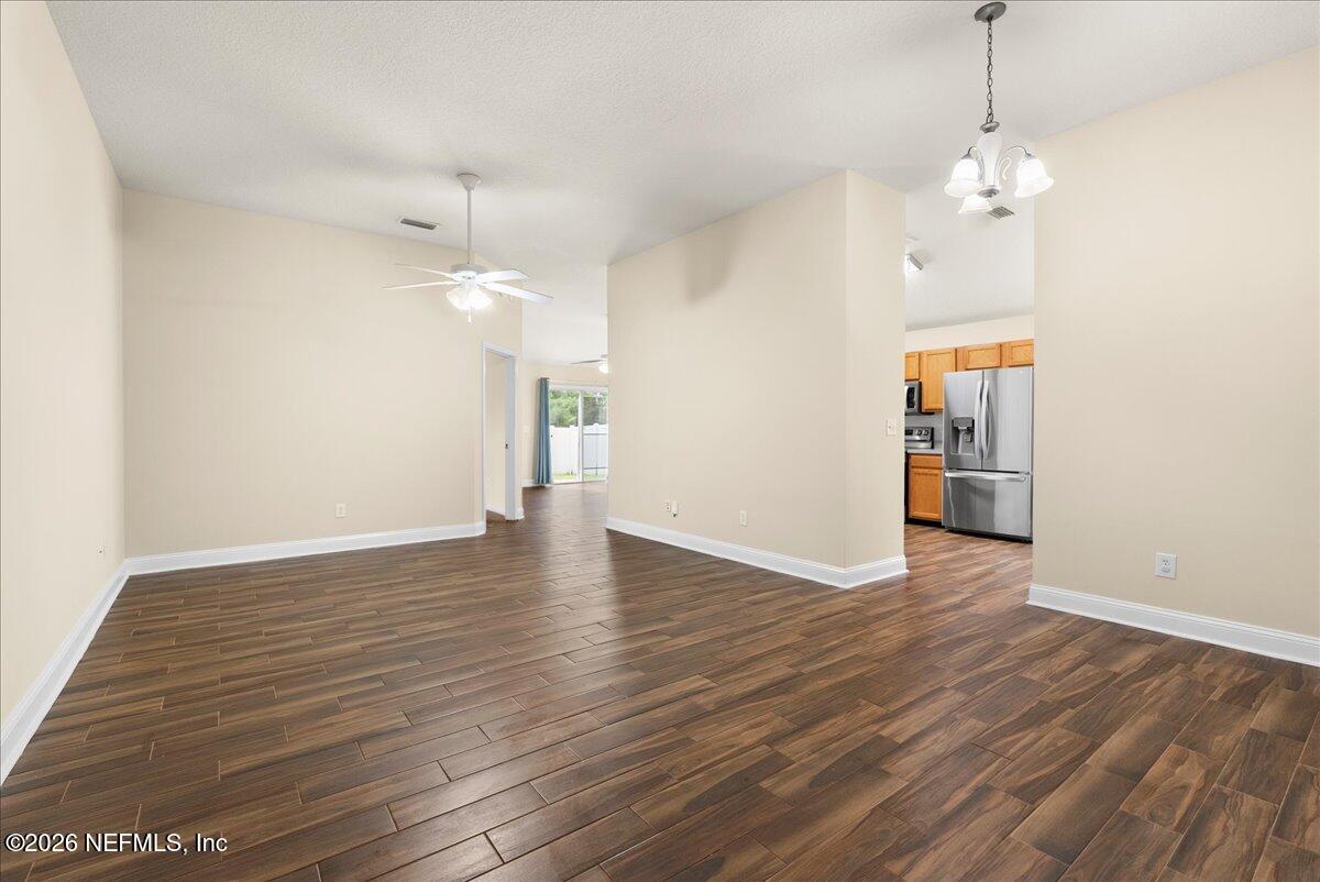 945 RAINDROP Lane