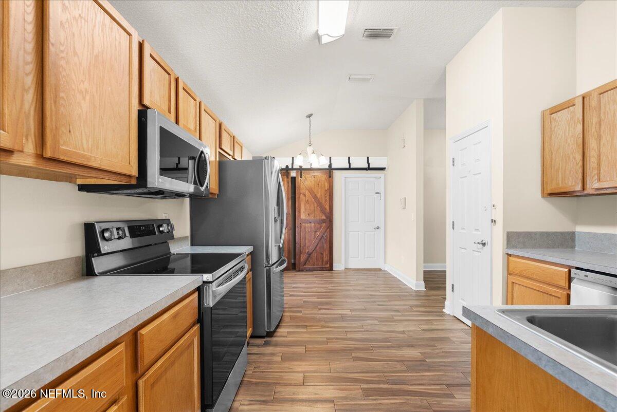 945 RAINDROP Lane
