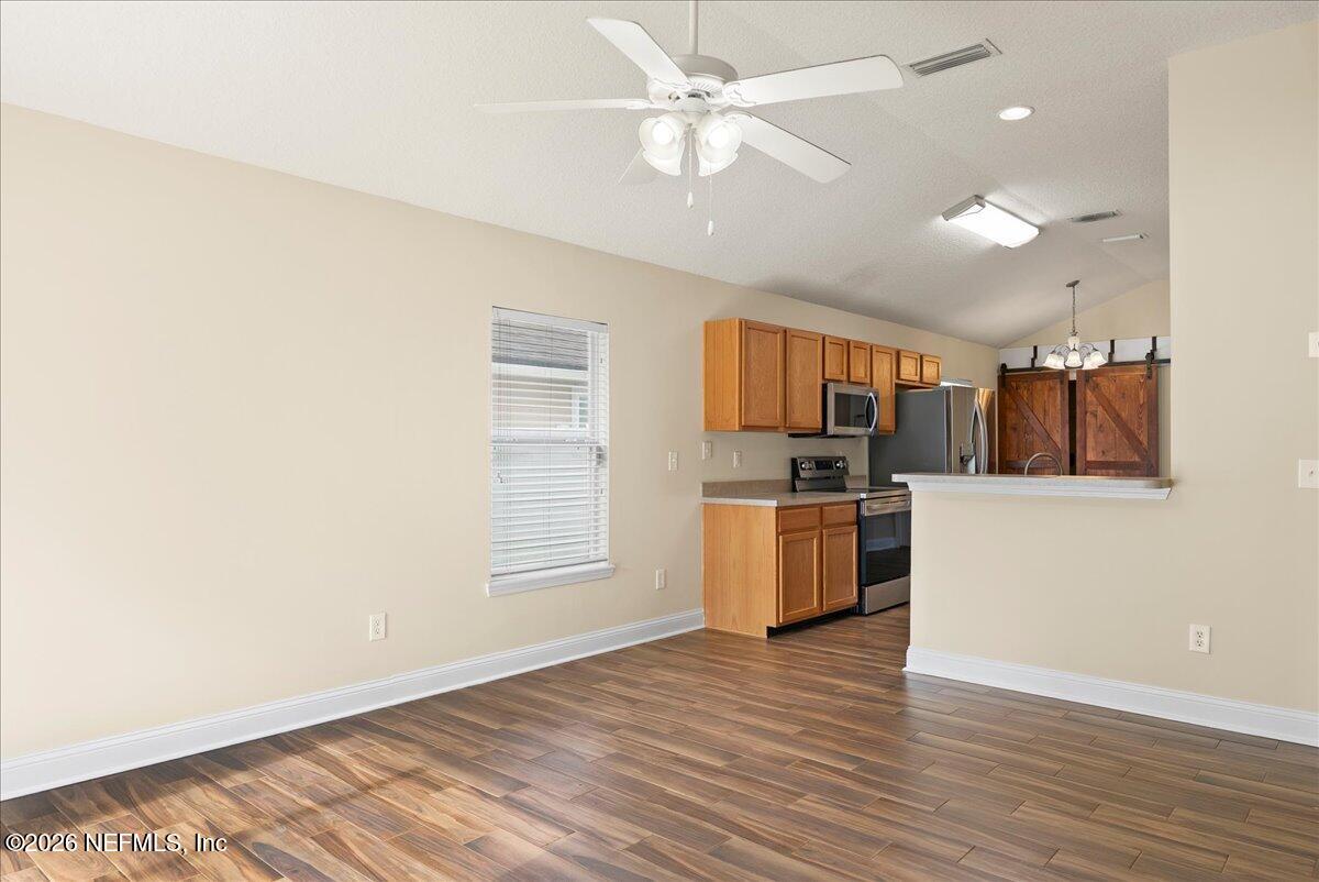 945 RAINDROP Lane