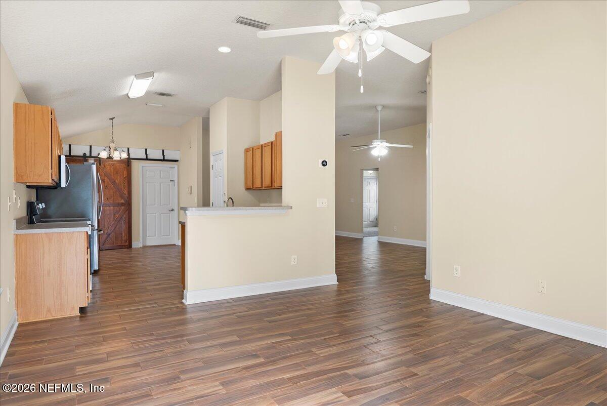 945 RAINDROP Lane