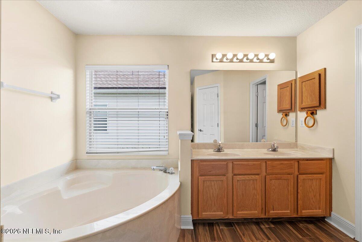 945 RAINDROP Lane