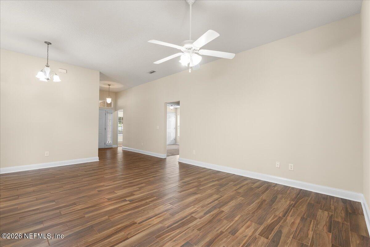 945 RAINDROP Lane