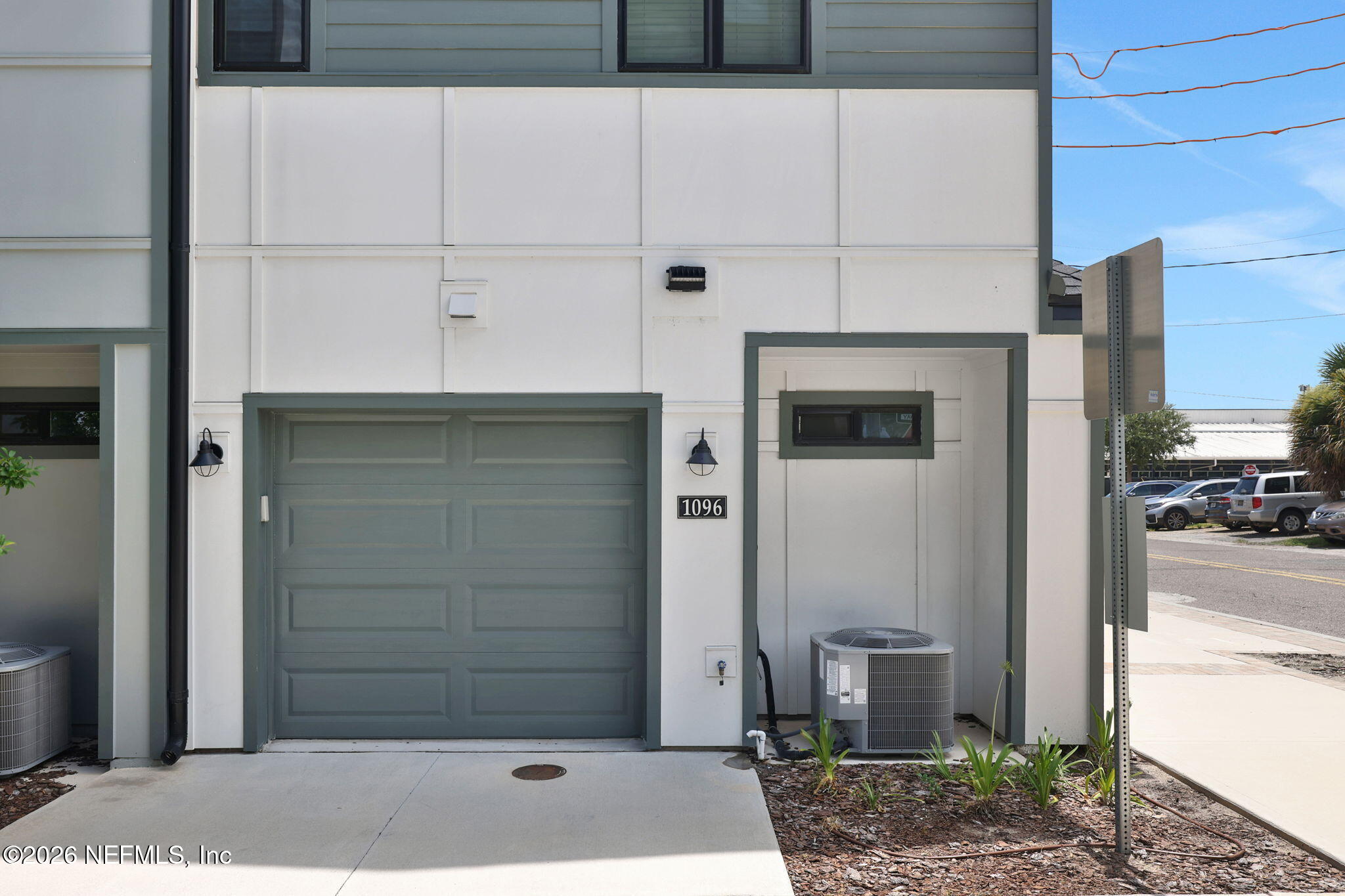 1096 FARWELL Street