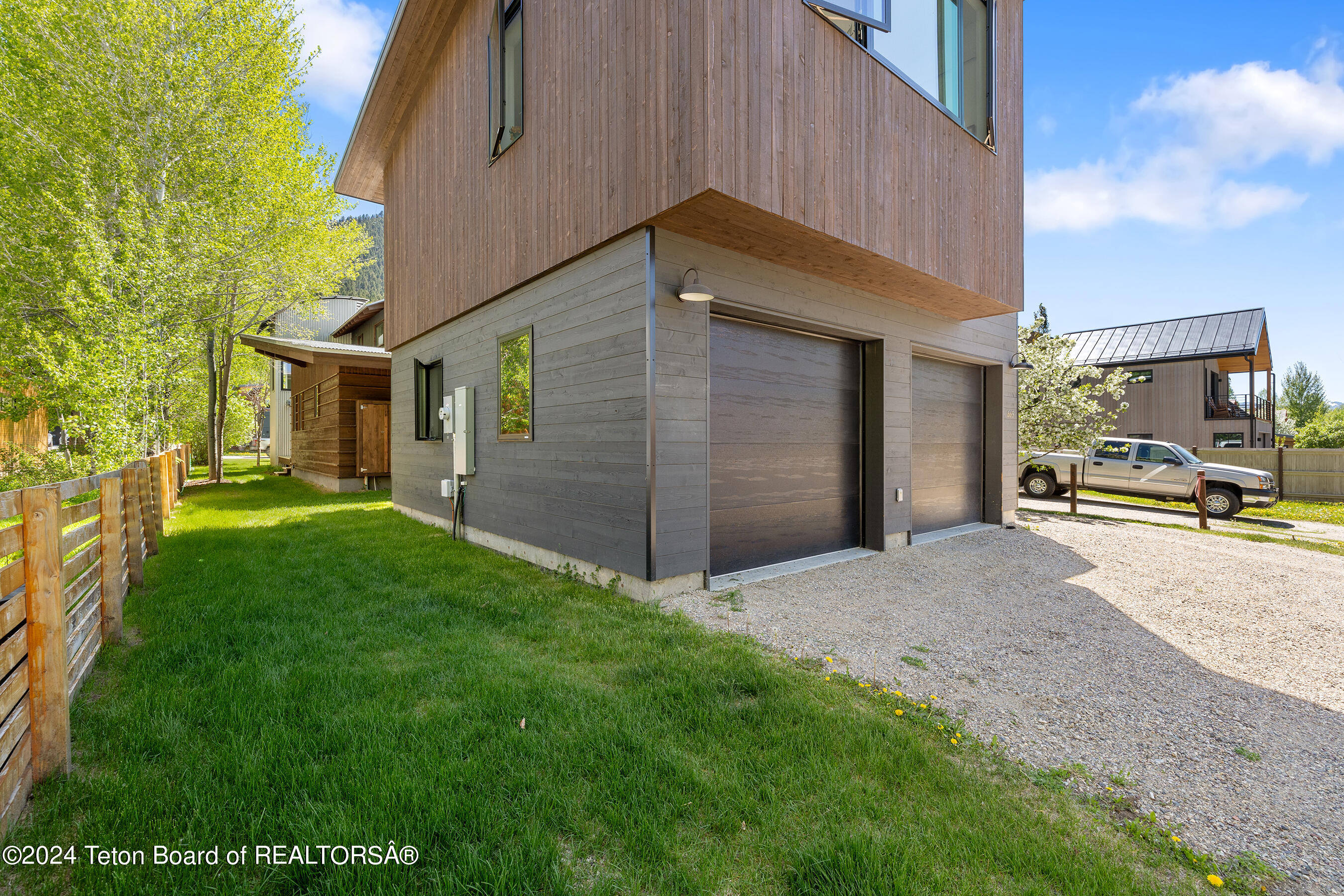 665 E CACHE CREEK Drive