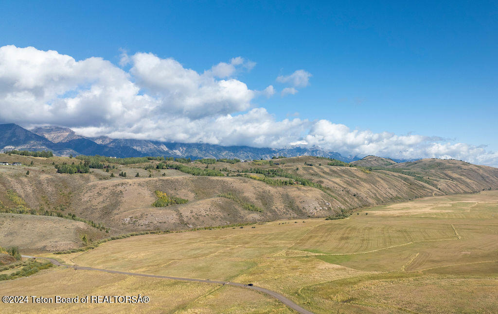955 RED TAIL BUTTE Road