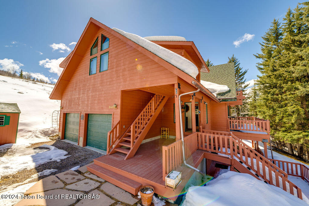2425 E HORSE CREEK Road