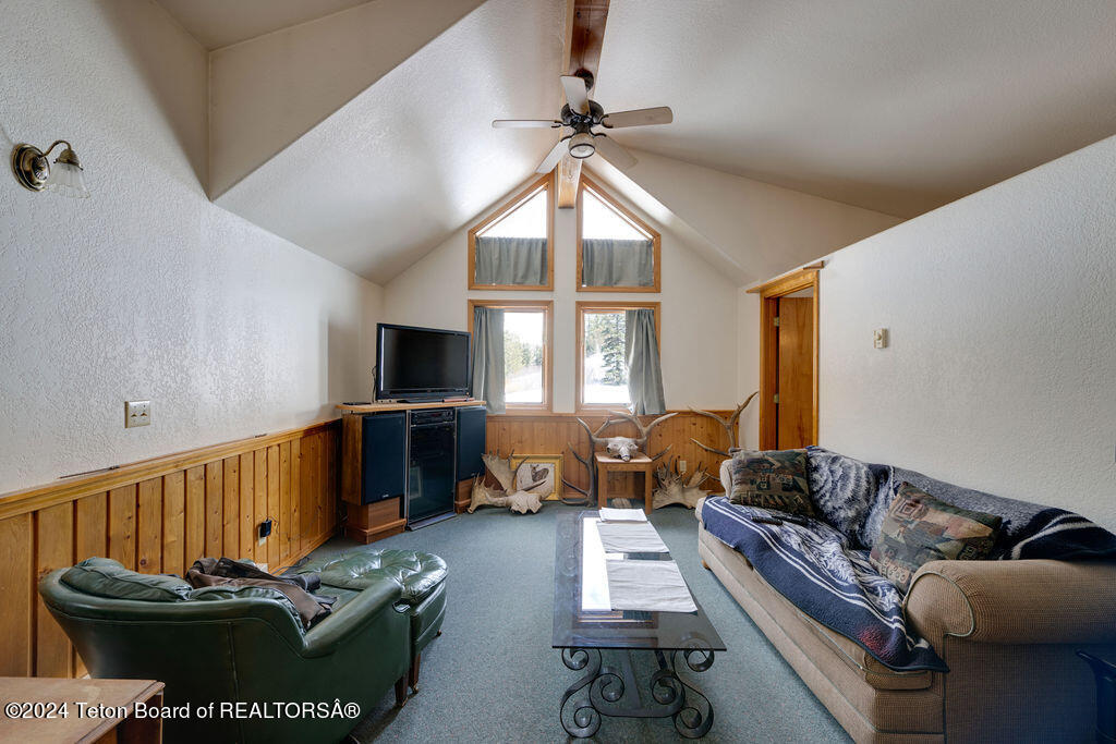 2425 E HORSE CREEK Road