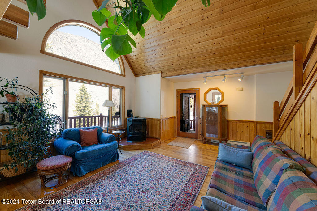 2425 E HORSE CREEK Road