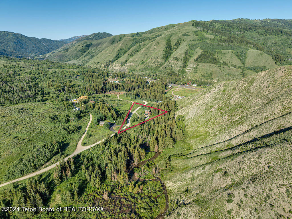 2425 E HORSE CREEK Road