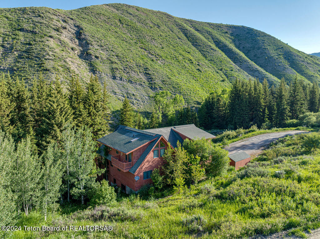 2425 E HORSE CREEK Road