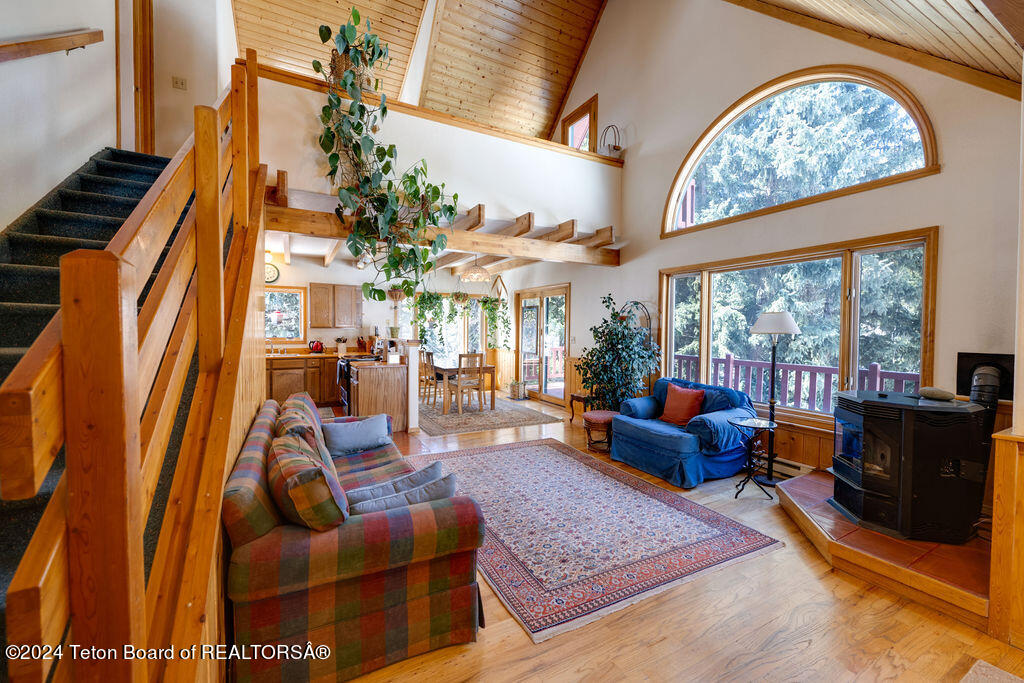 2425 E HORSE CREEK Road