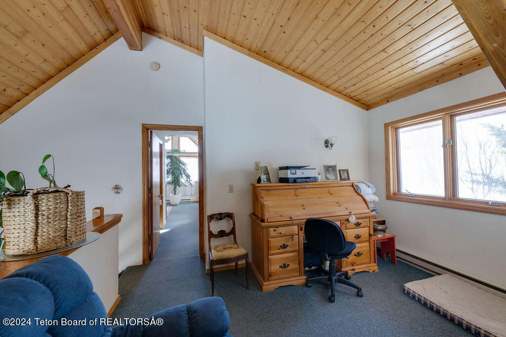 2425 E HORSE CREEK Road