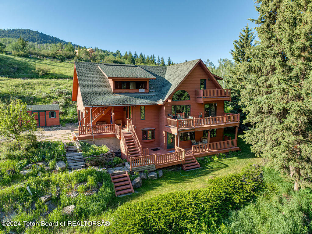 2425 E HORSE CREEK Road