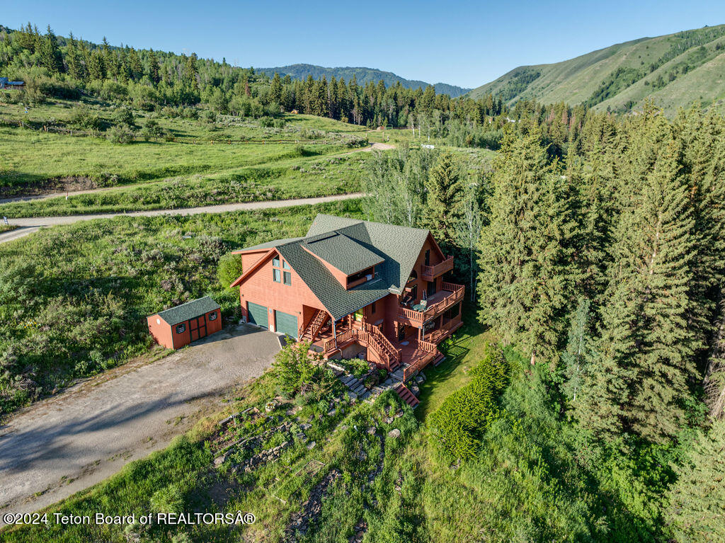 2425 E HORSE CREEK Road