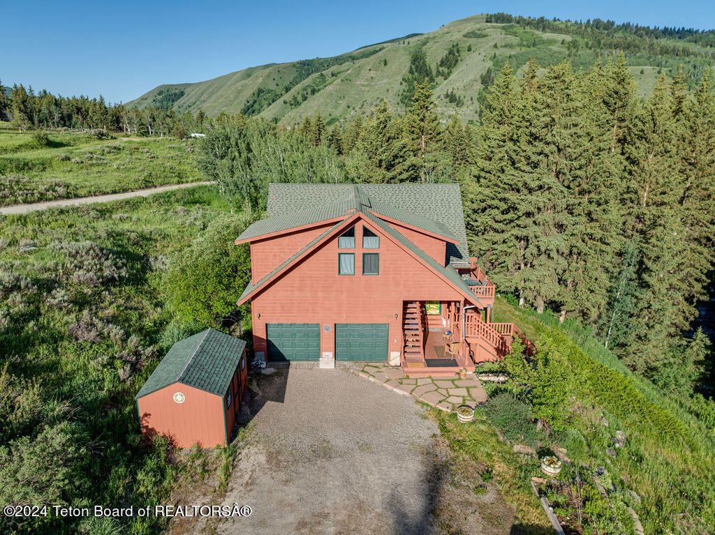 2425 E HORSE CREEK Road