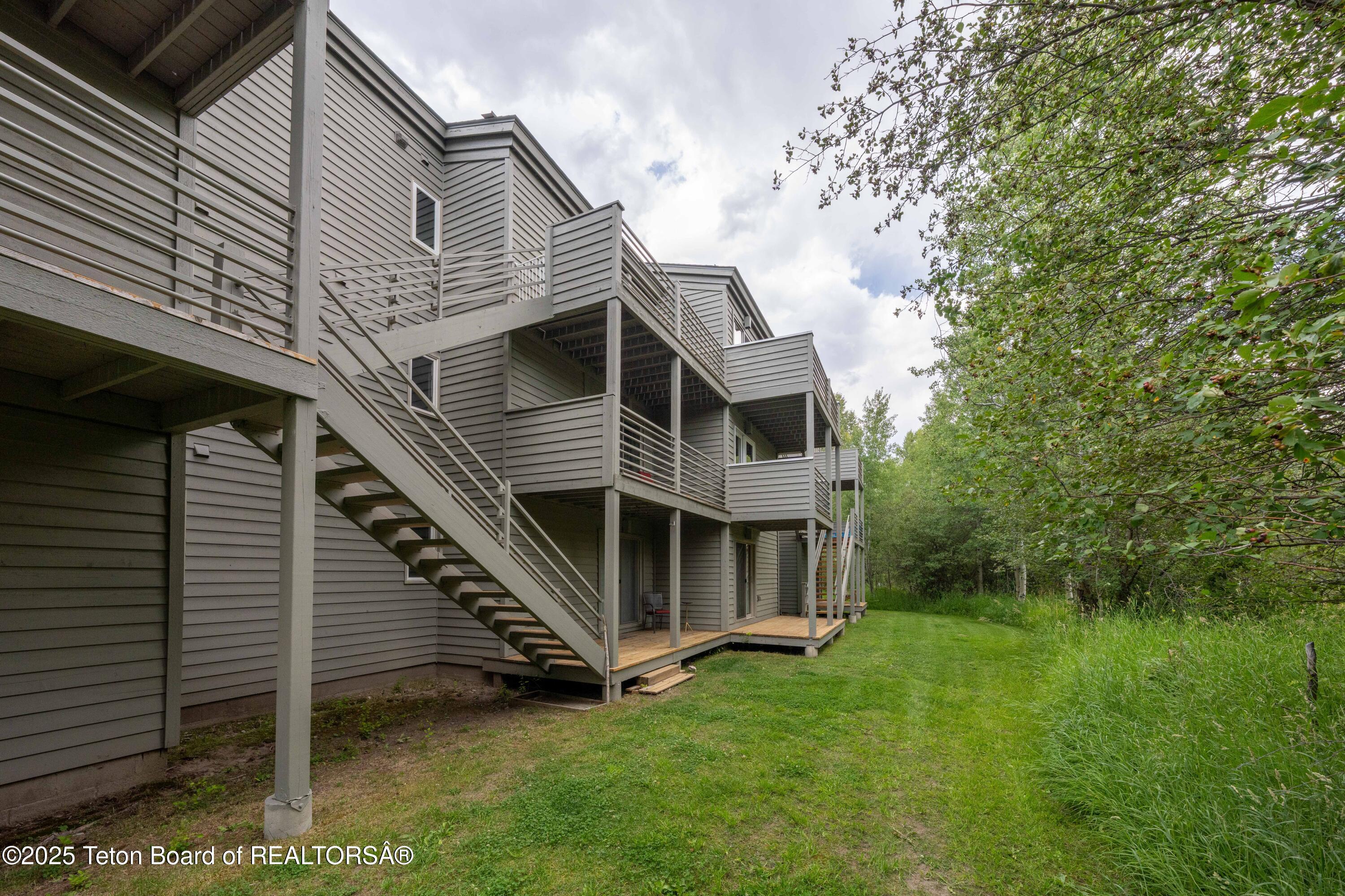 3548 N LAKE CREEK DRIVE, 2223