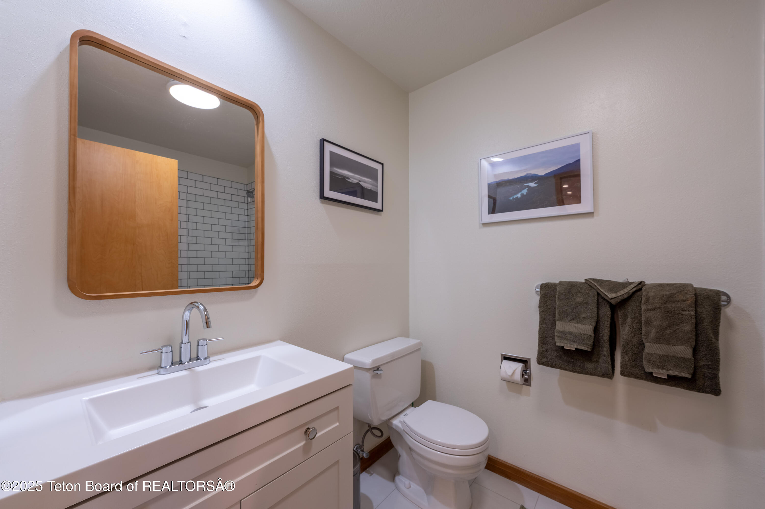 3548 N LAKE CREEK DRIVE, 2223