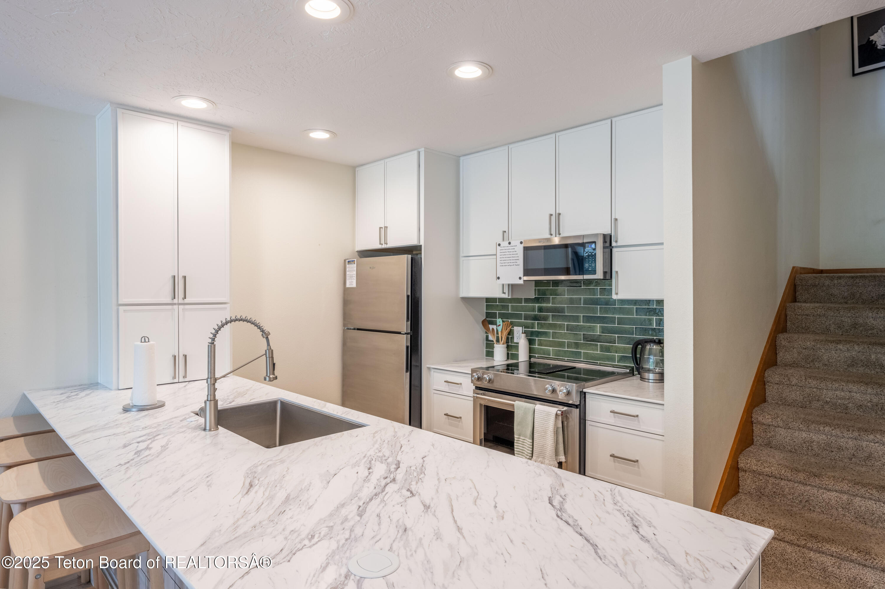 3548 N LAKE CREEK DRIVE, 2223