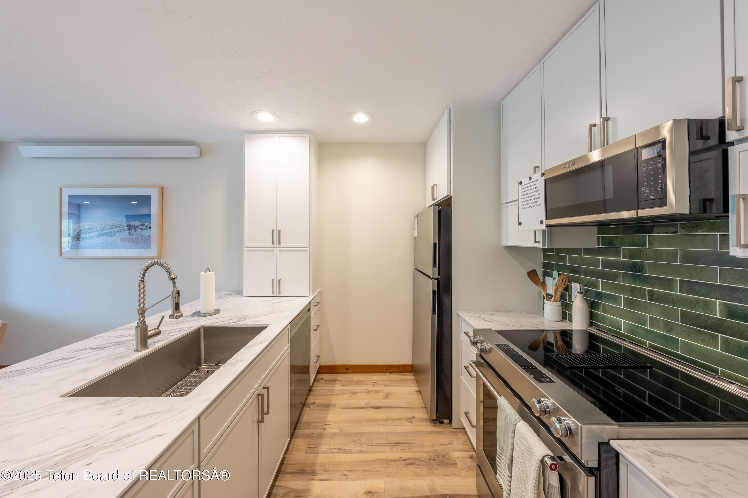 3548 N LAKE CREEK DRIVE, 2223