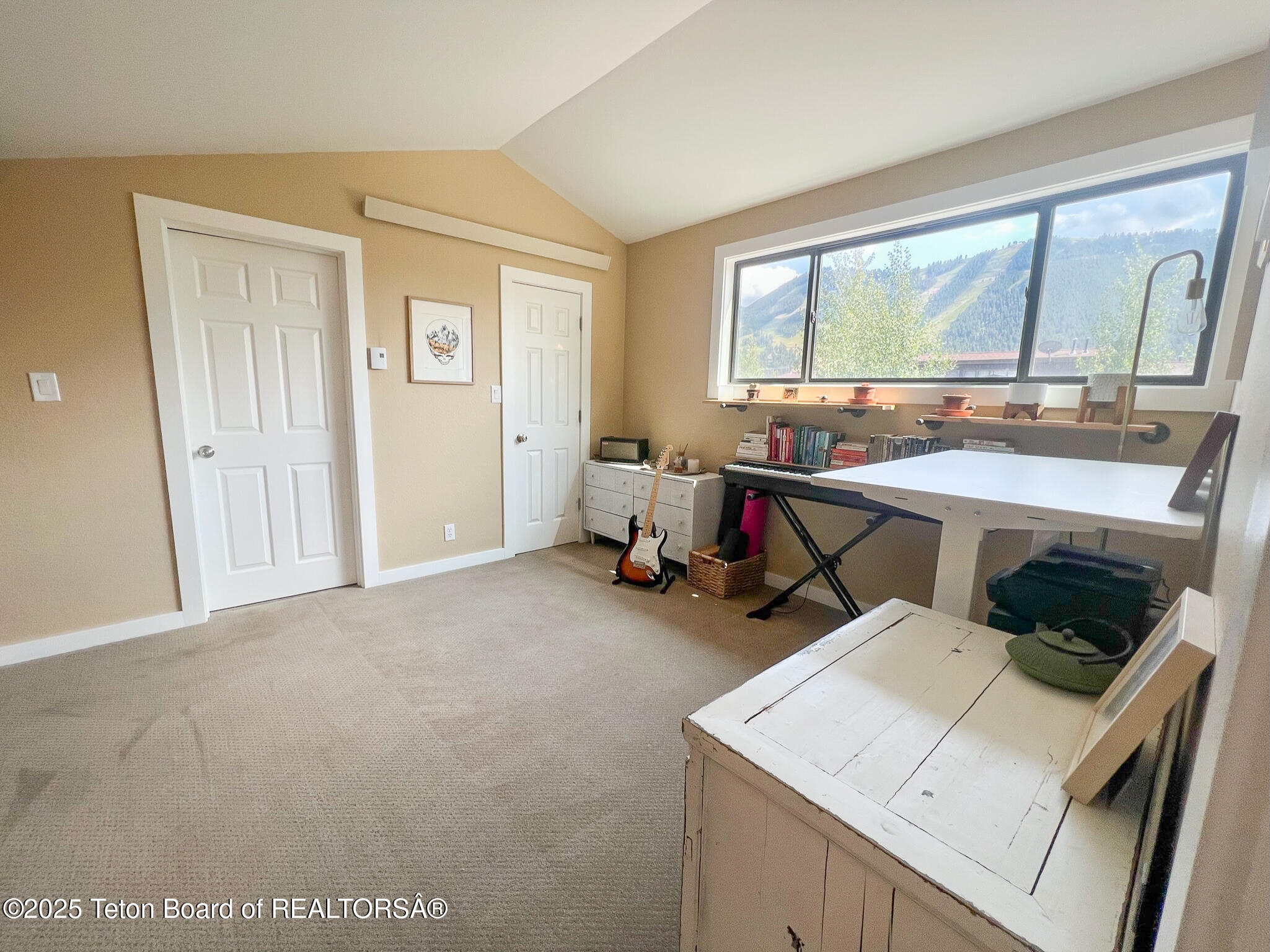 355 W DELONEY Avenue, D-6