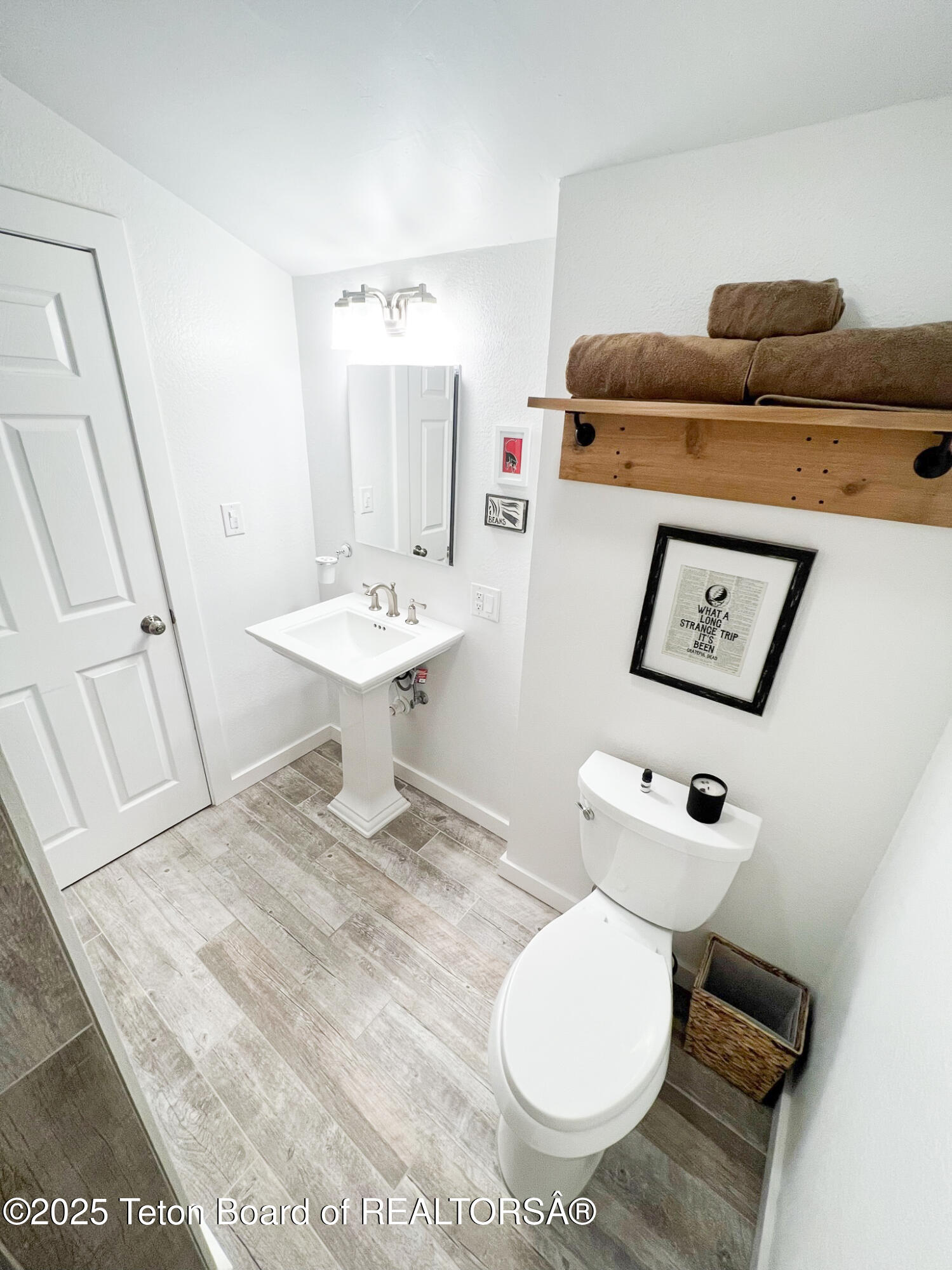 355 W DELONEY Avenue, D-6