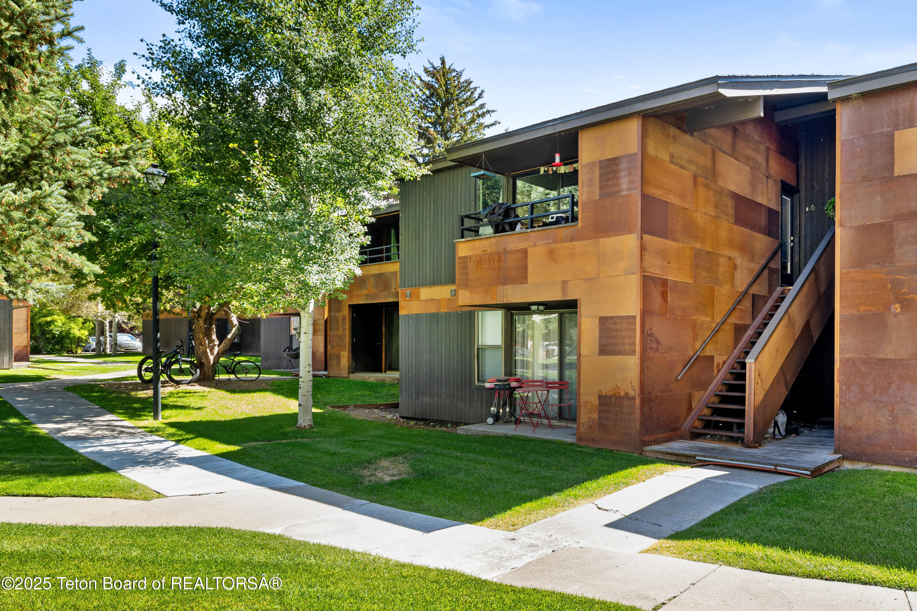 355 W DELONEY Avenue, D-6
