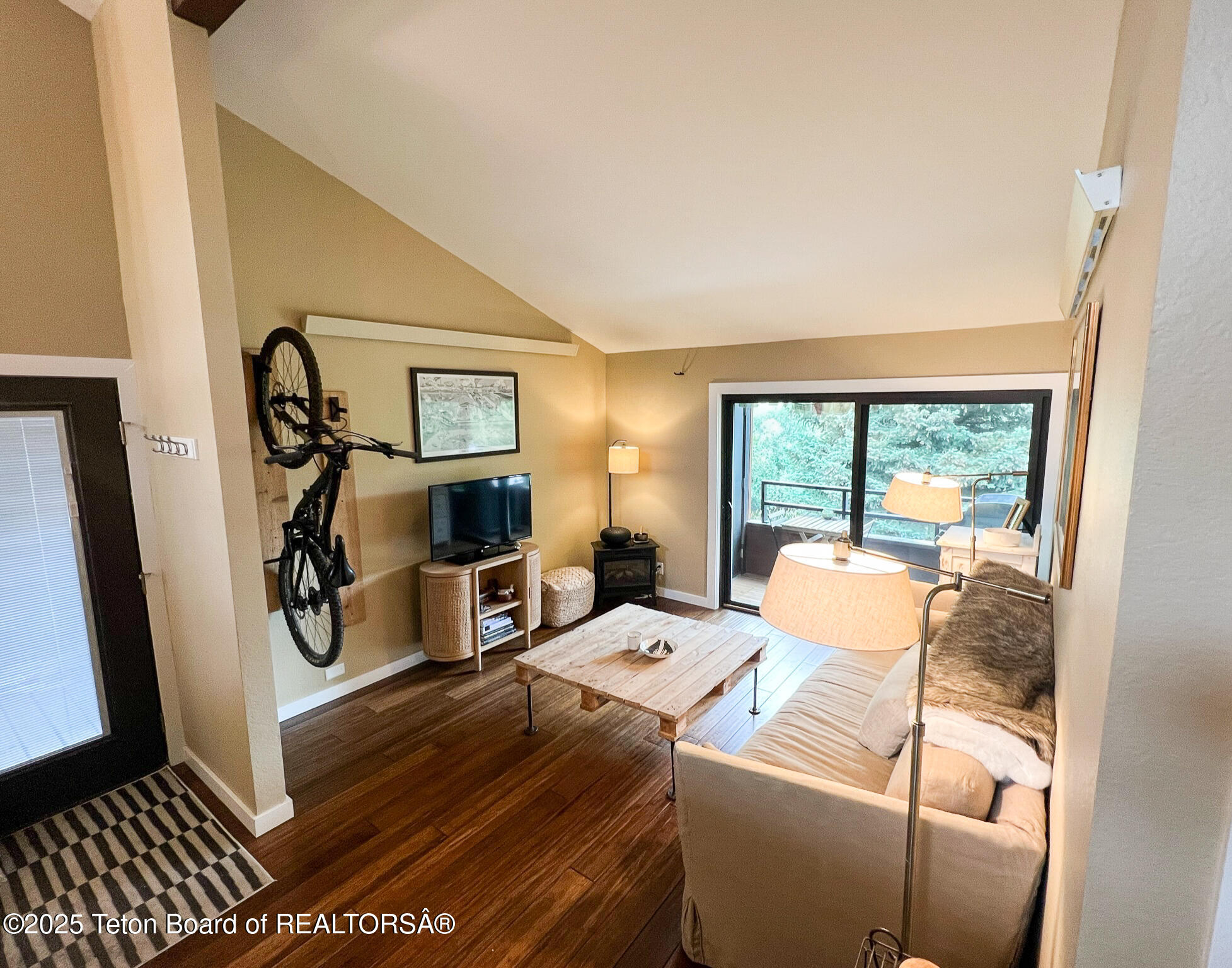 355 W DELONEY Avenue, D-6