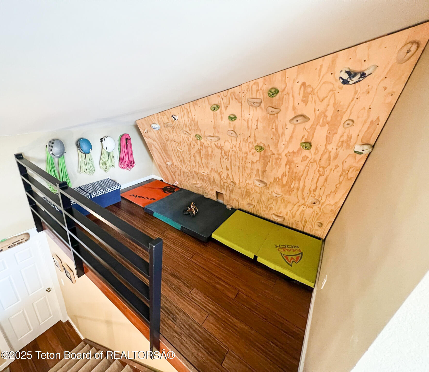 355 W DELONEY Avenue, D-6
