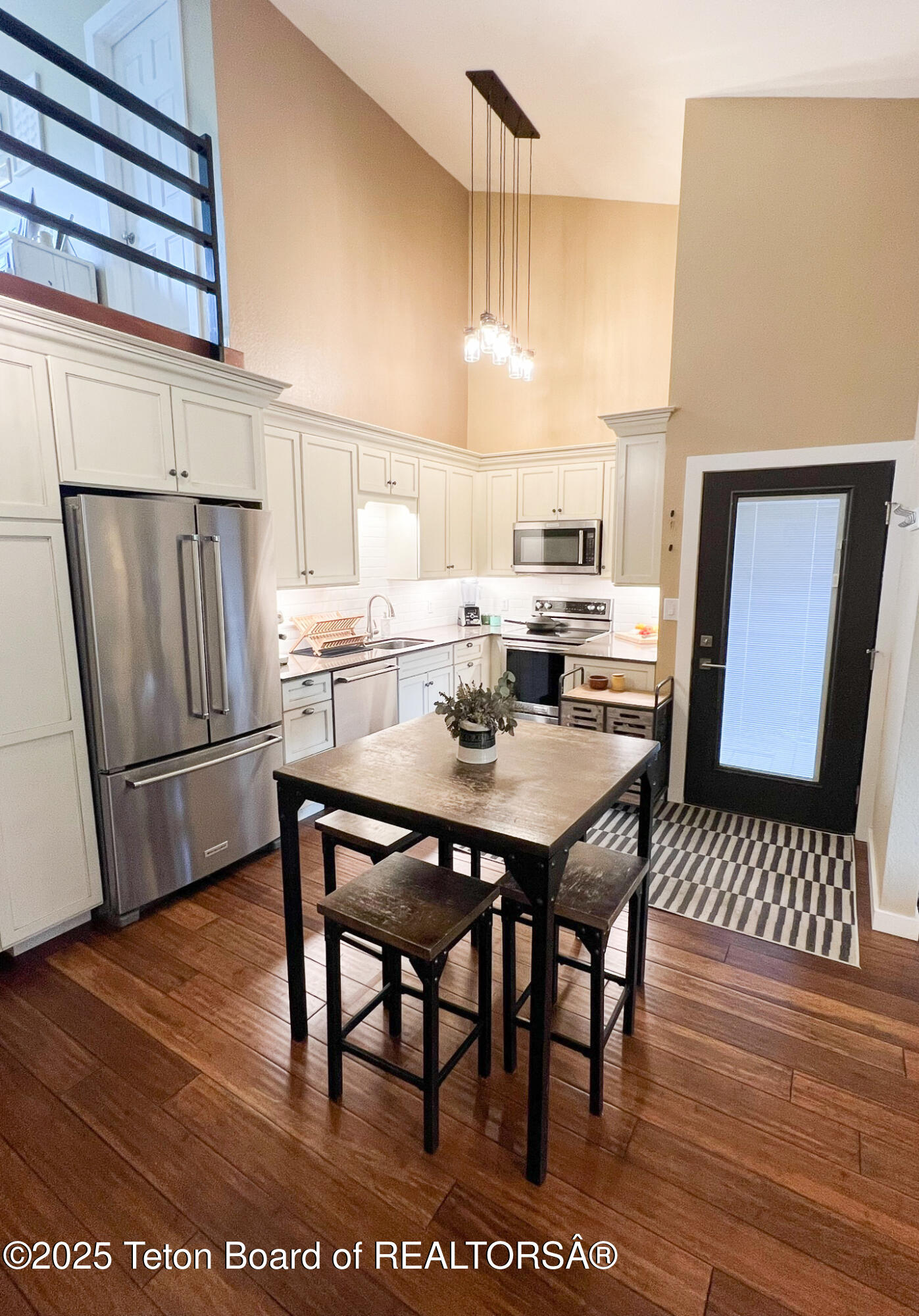 355 W DELONEY Avenue, D-6