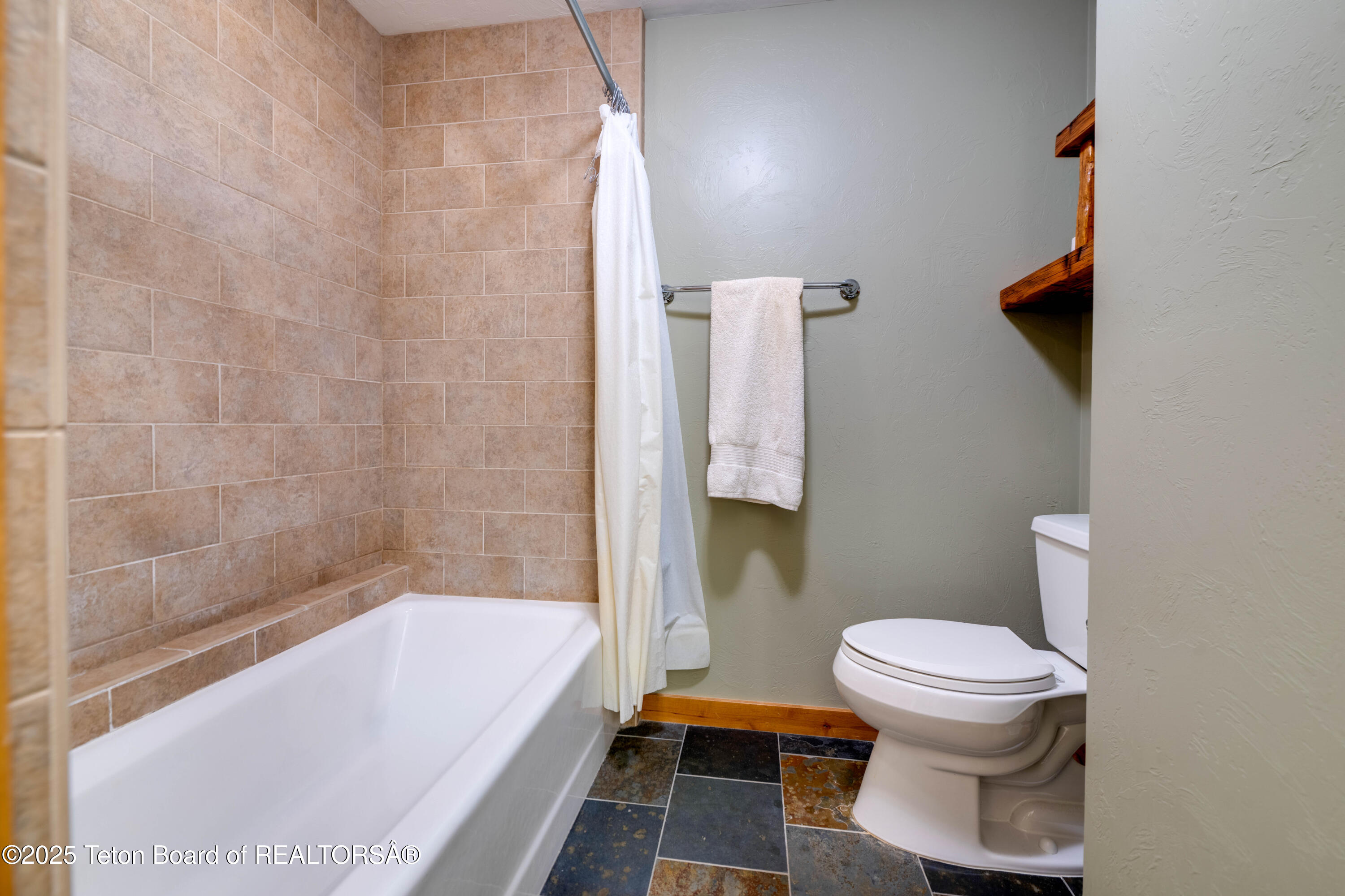 4450 BERRY Drive, 39 1-2