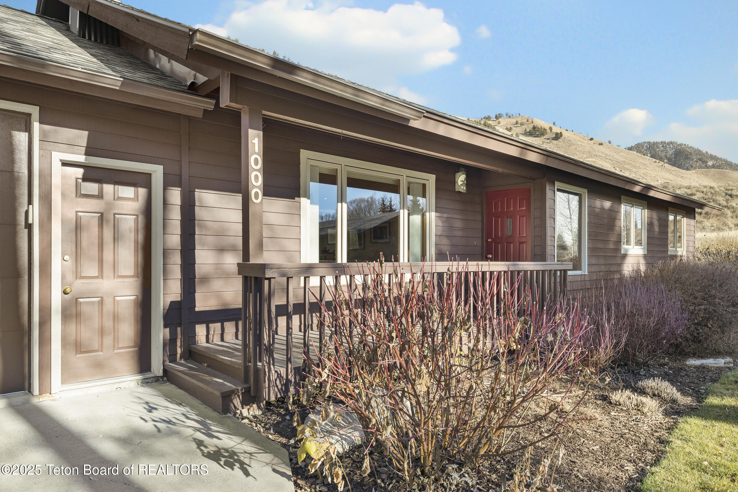 1000 W LONGHORN Drive