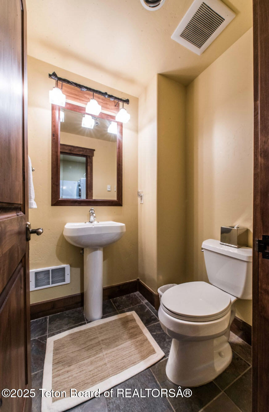 551 SNOW KING LOOP, 512