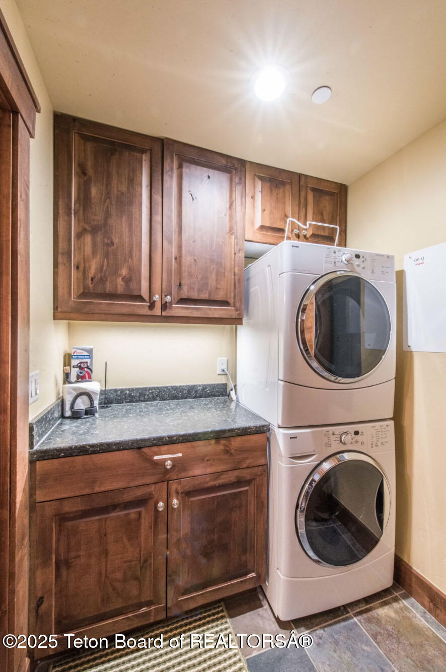 551 SNOW KING LOOP, 512