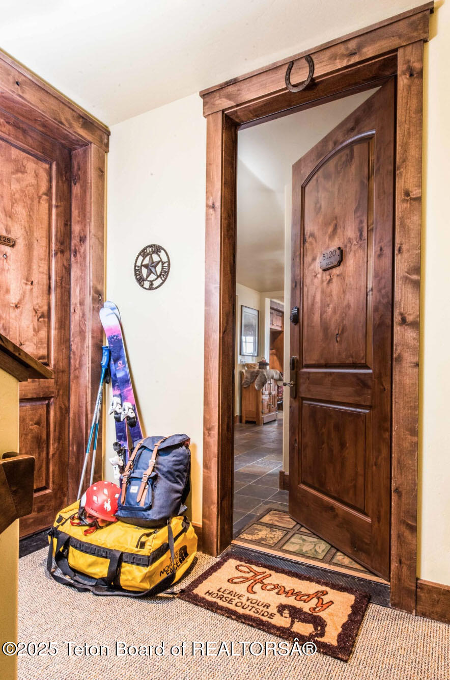 551 SNOW KING LOOP, 512