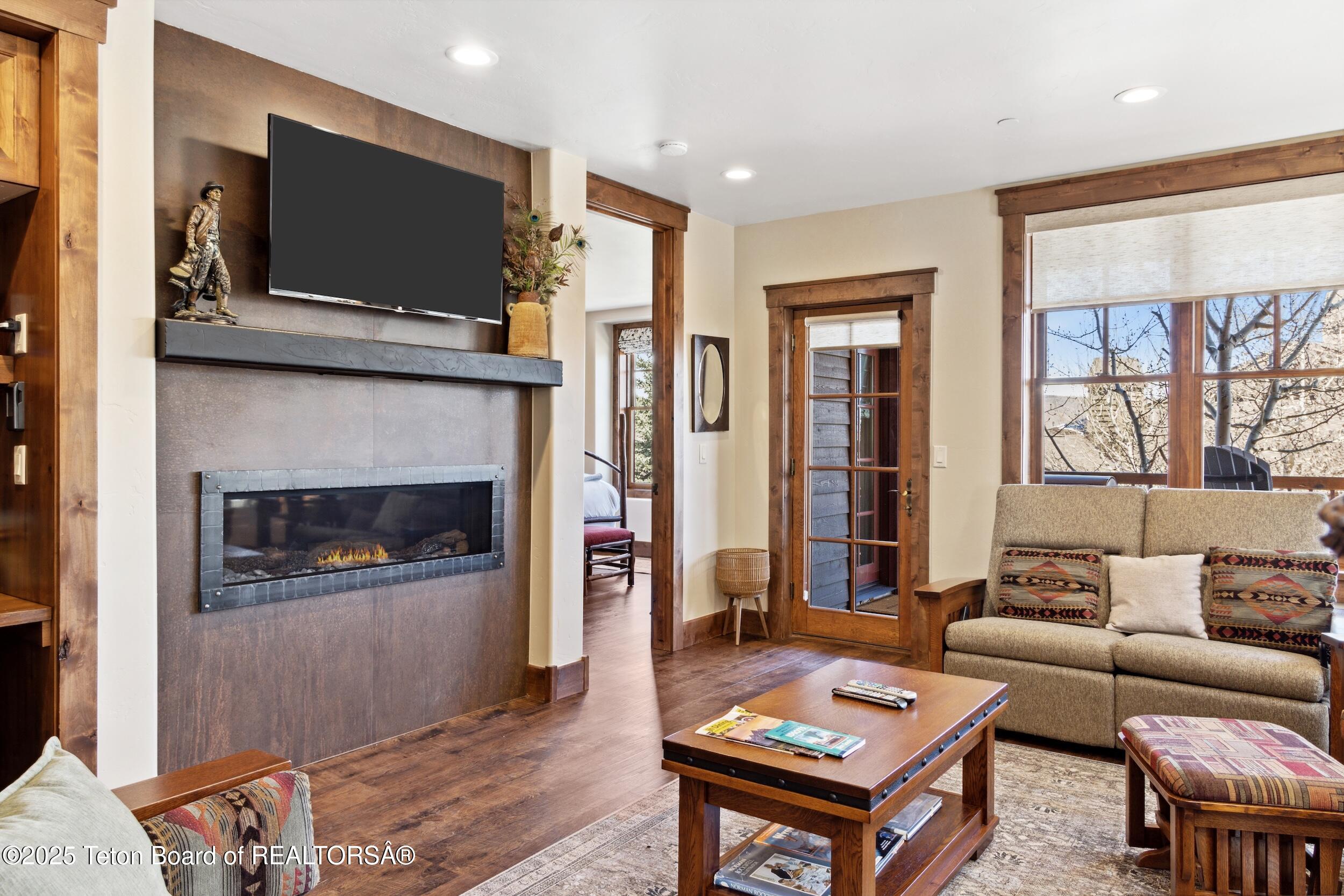 551 SNOW KING LOOP, 512