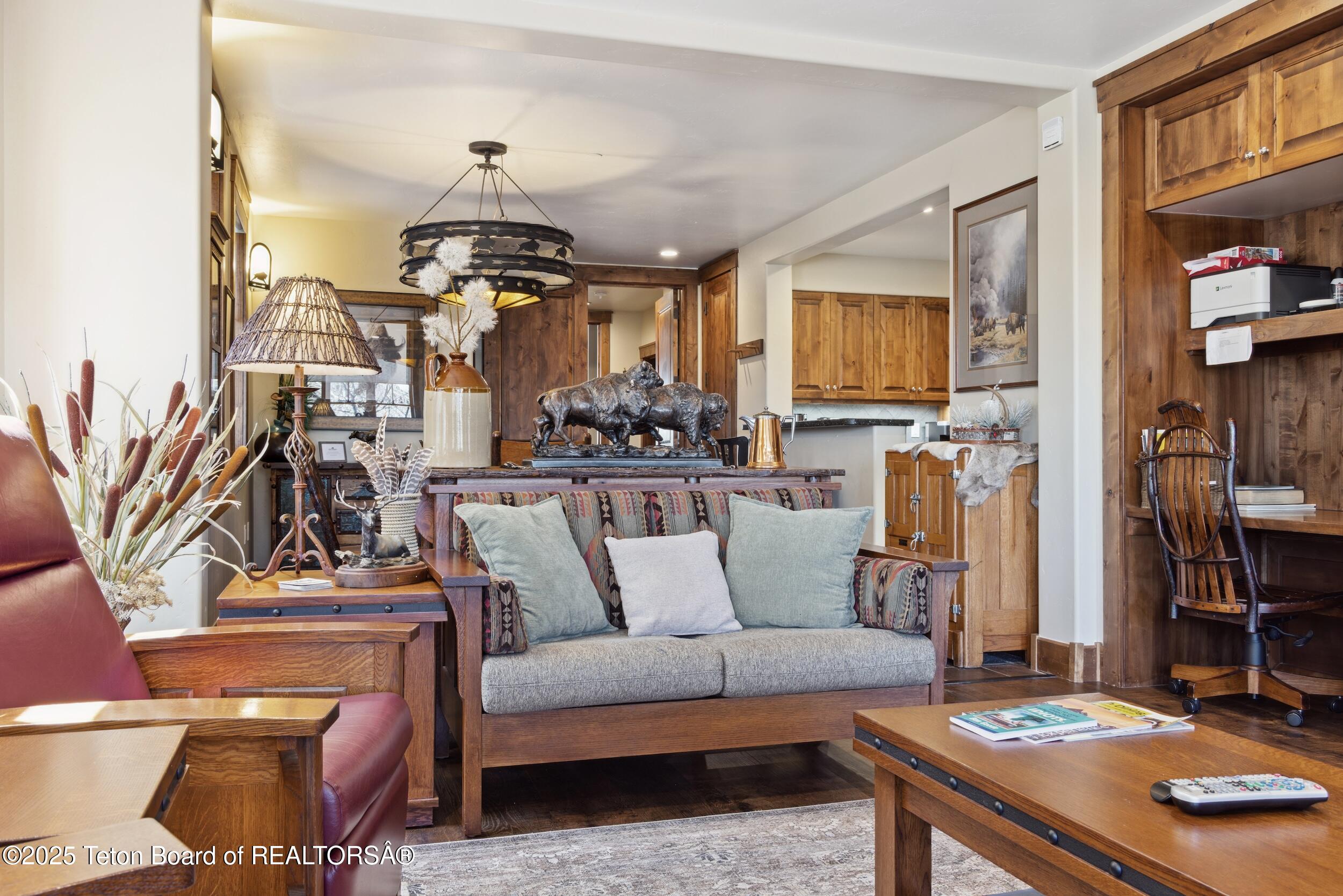 551 SNOW KING LOOP, 512