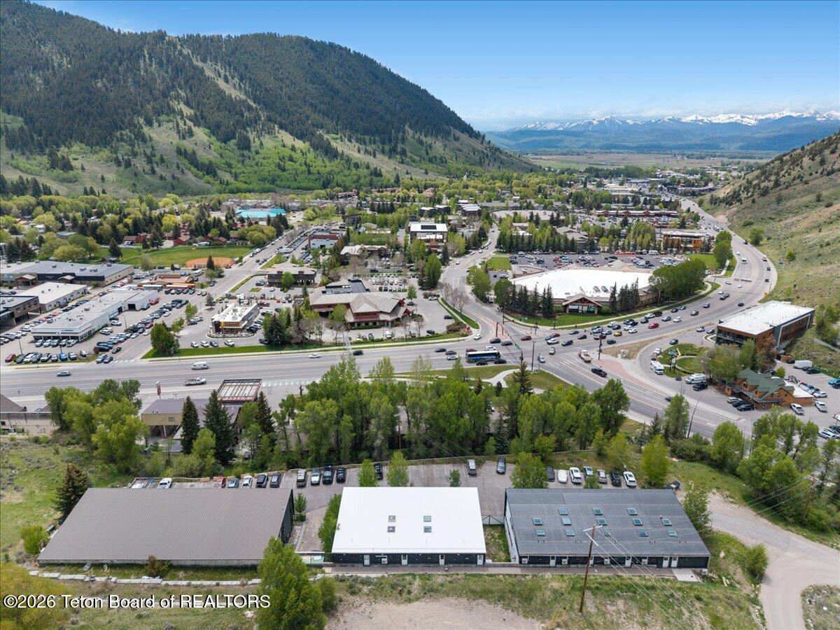 1113 W HIGHWAY 22