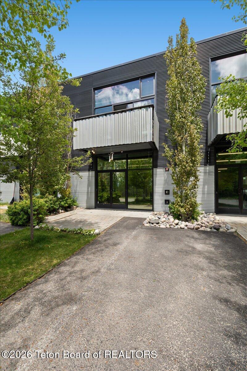 1113 W HIGHWAY 22