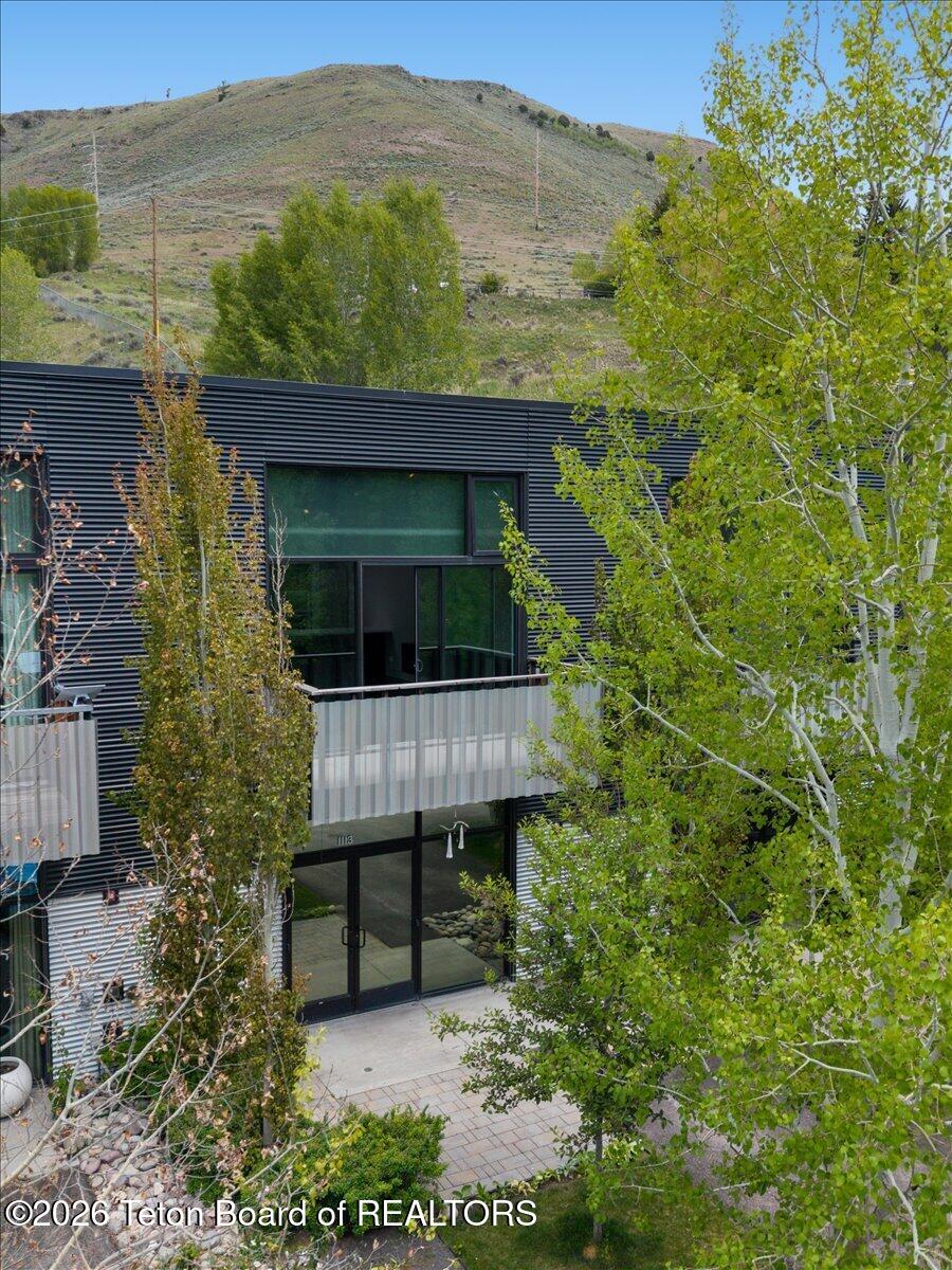 1113 W HIGHWAY 22