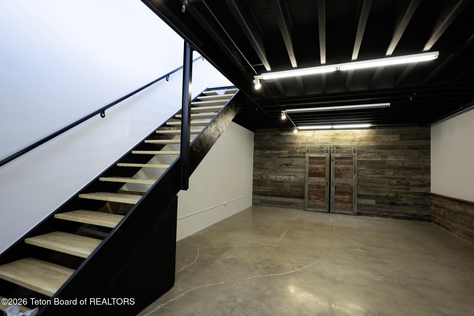 1113 W HIGHWAY 22