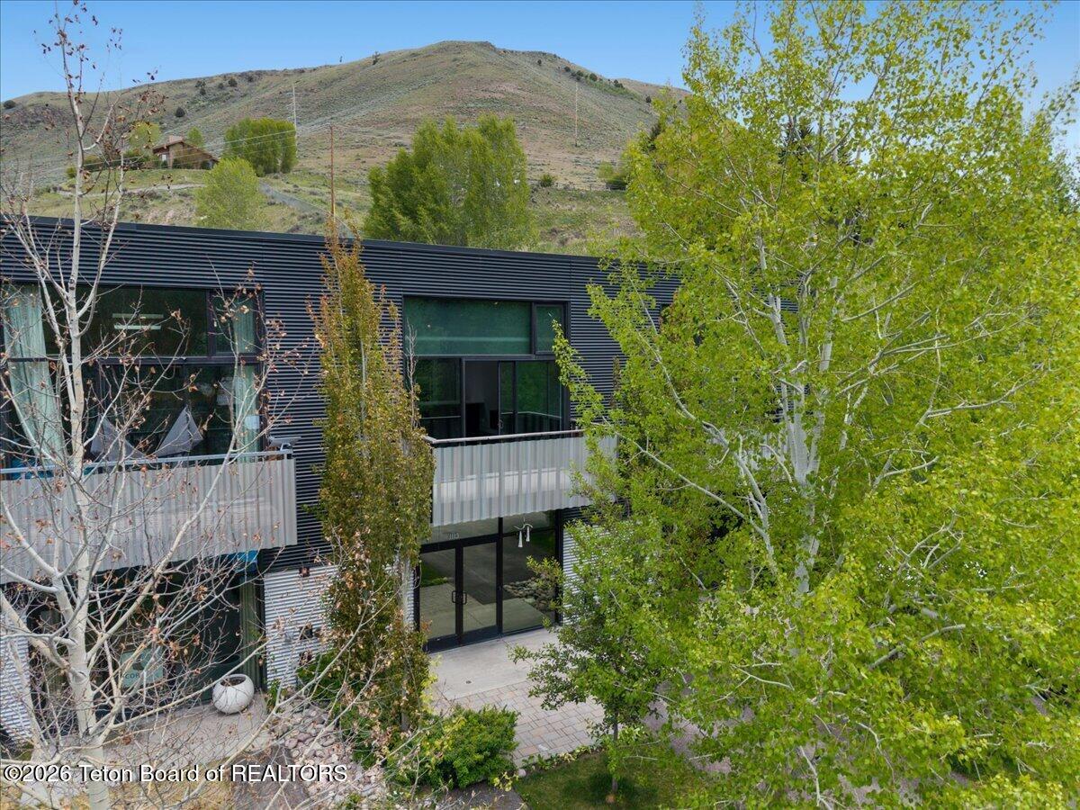 1113 W HIGHWAY 22