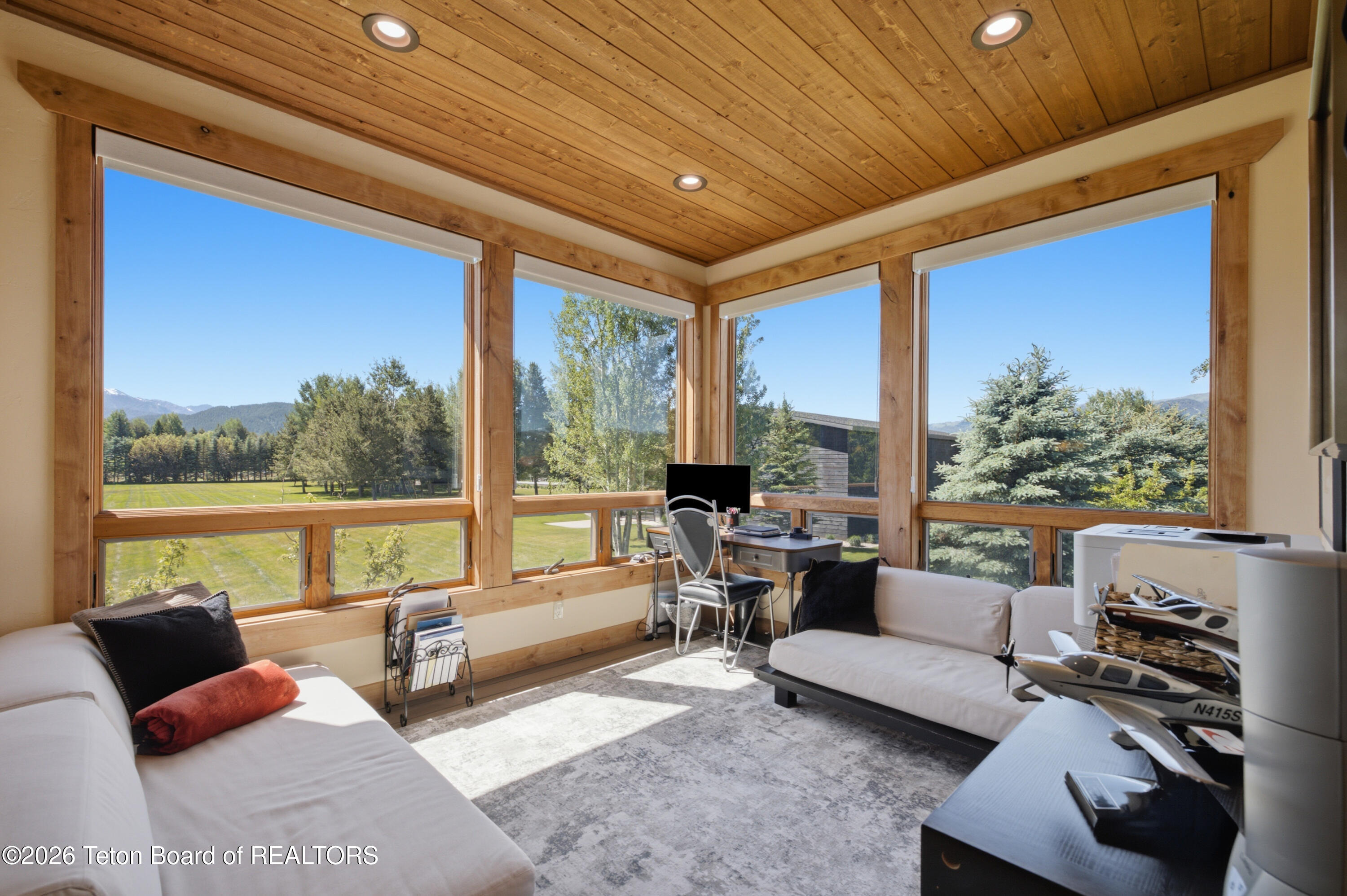 186 E RESERVE Drive