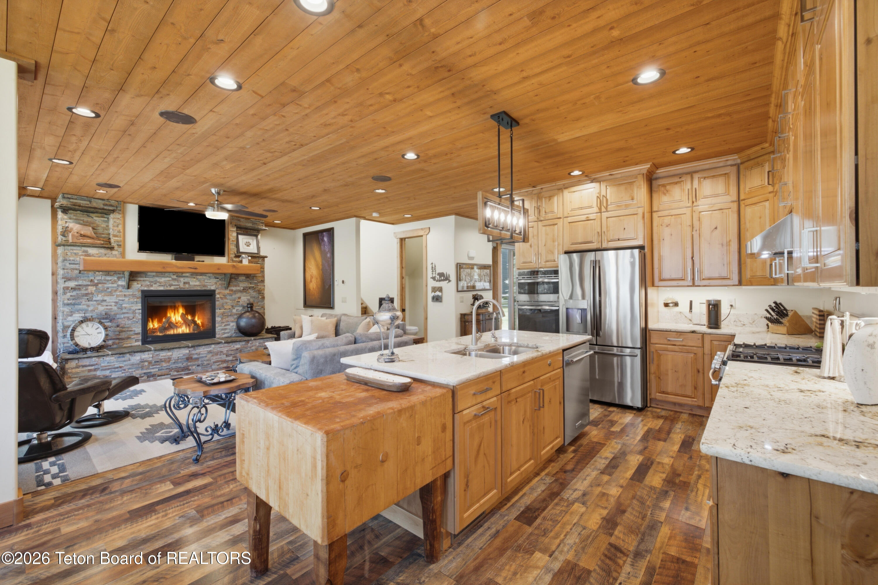 186 E RESERVE Drive