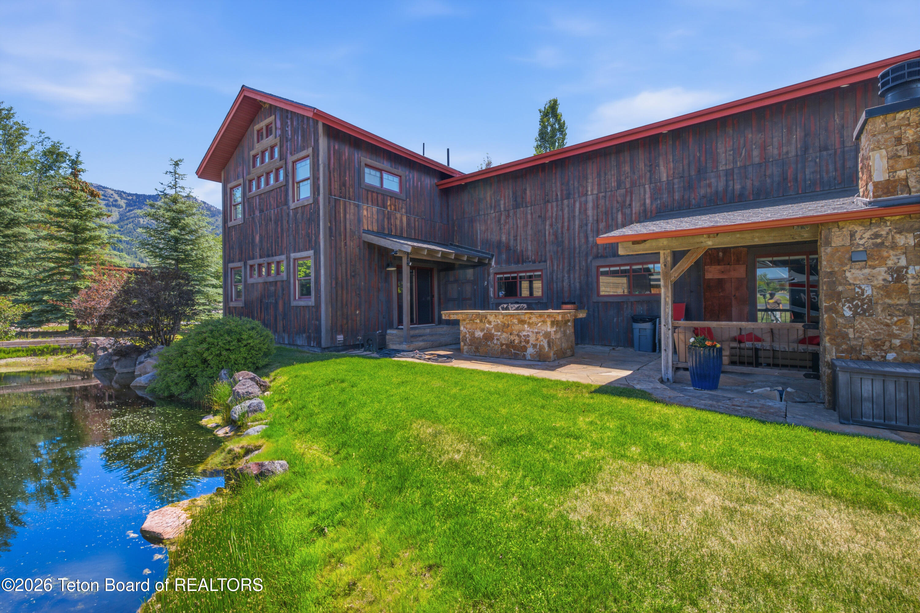 186 E RESERVE Drive