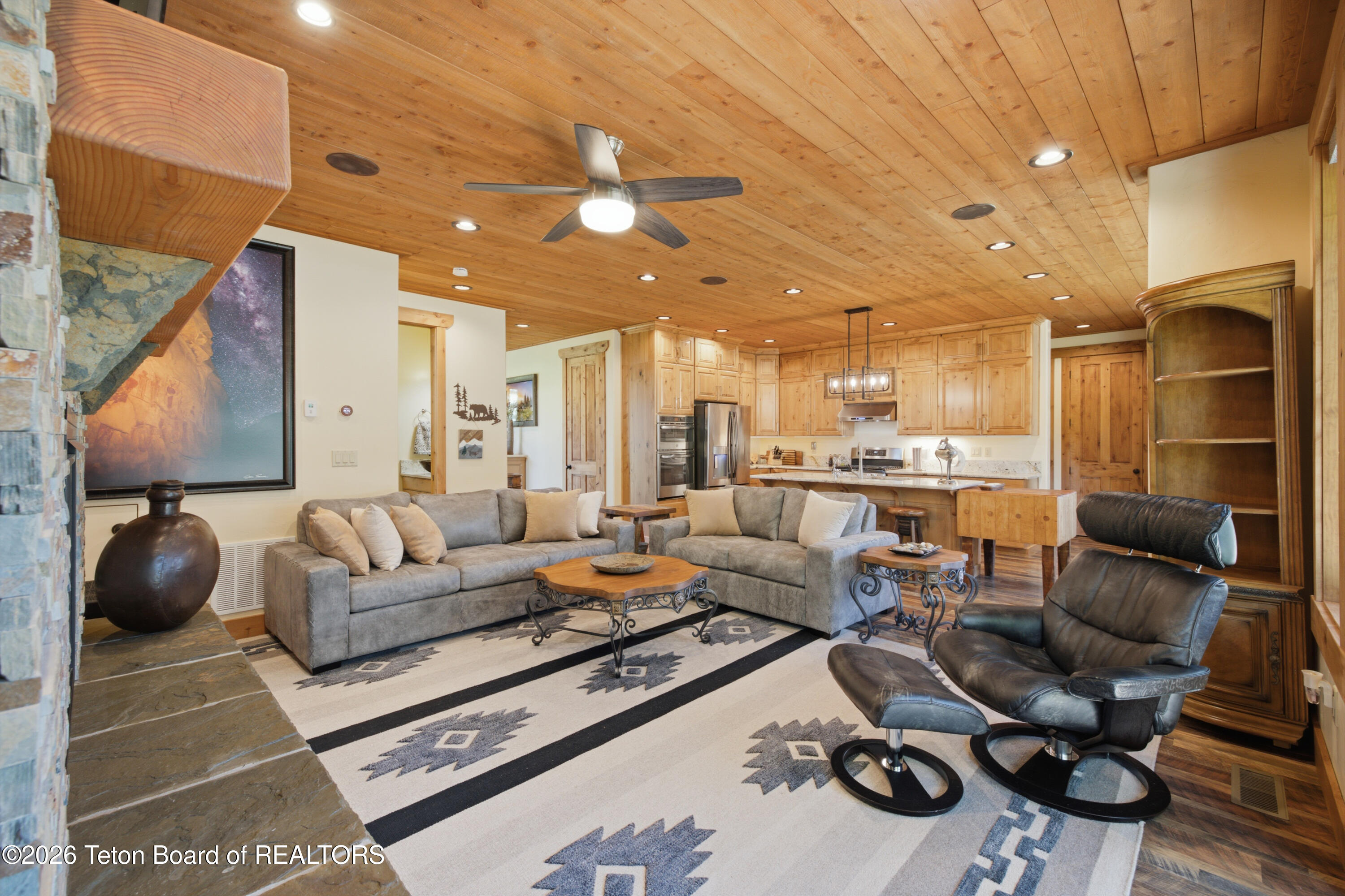 186 E RESERVE Drive