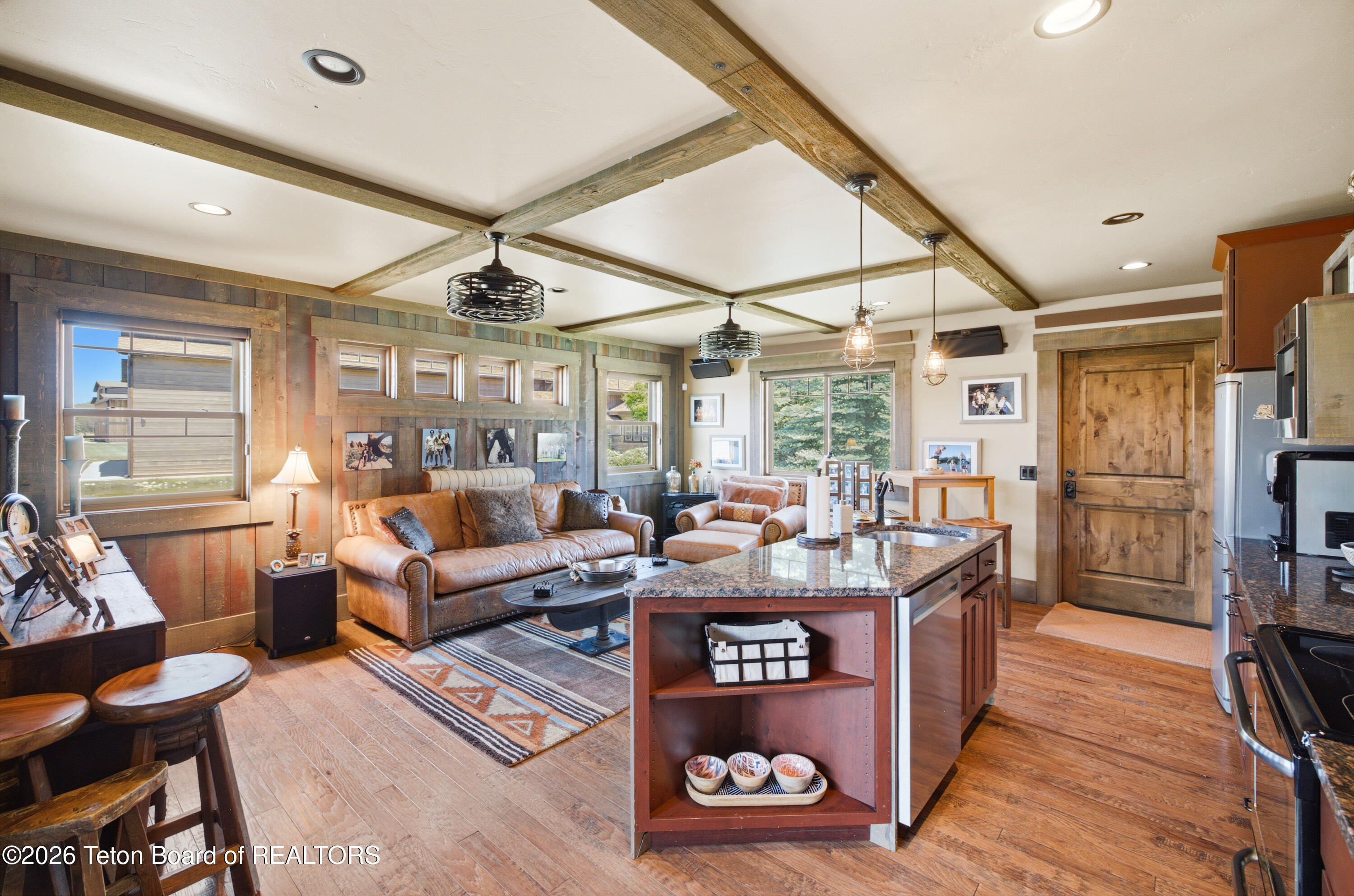 186 E RESERVE Drive