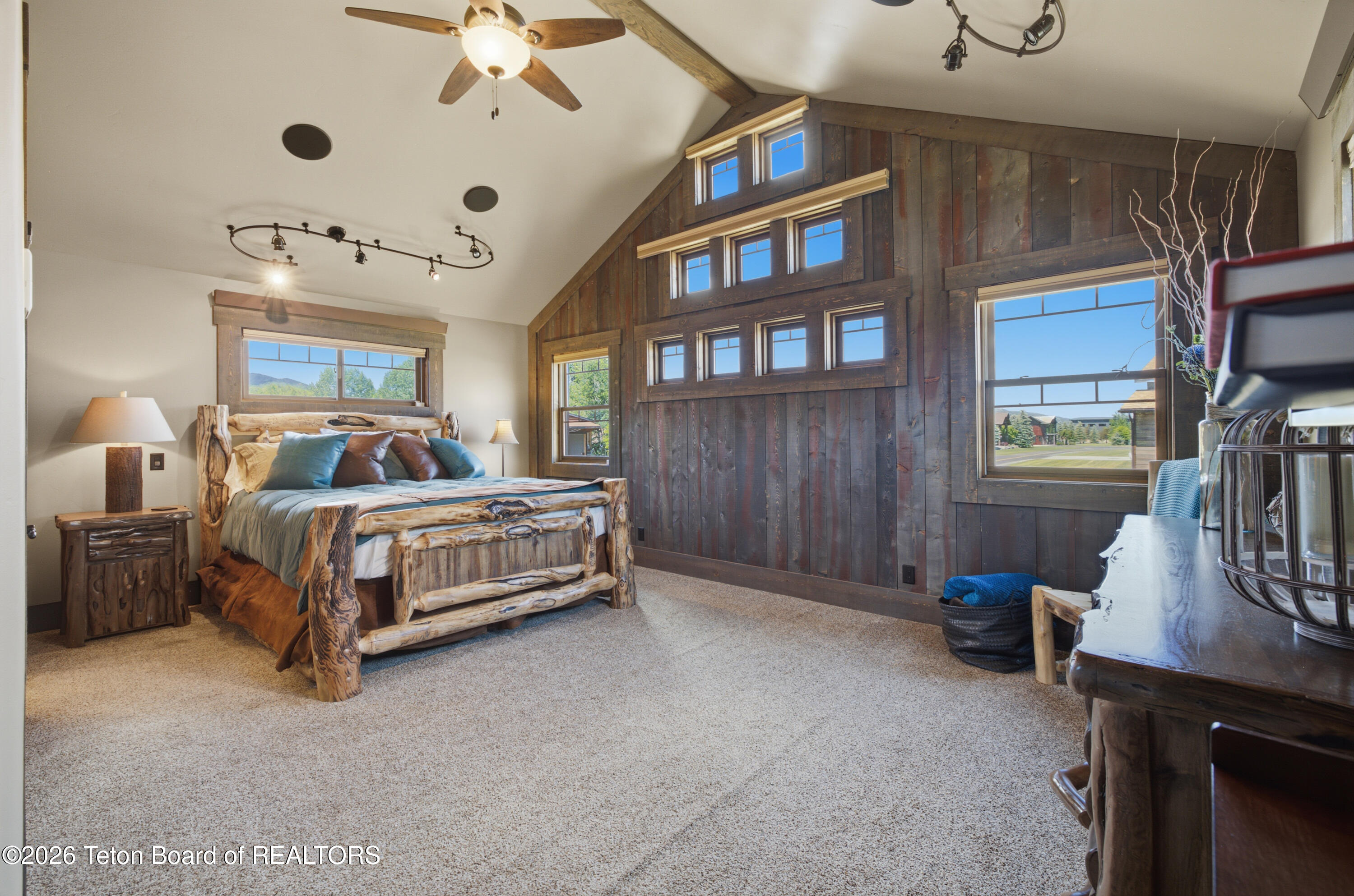 186 E RESERVE Drive
