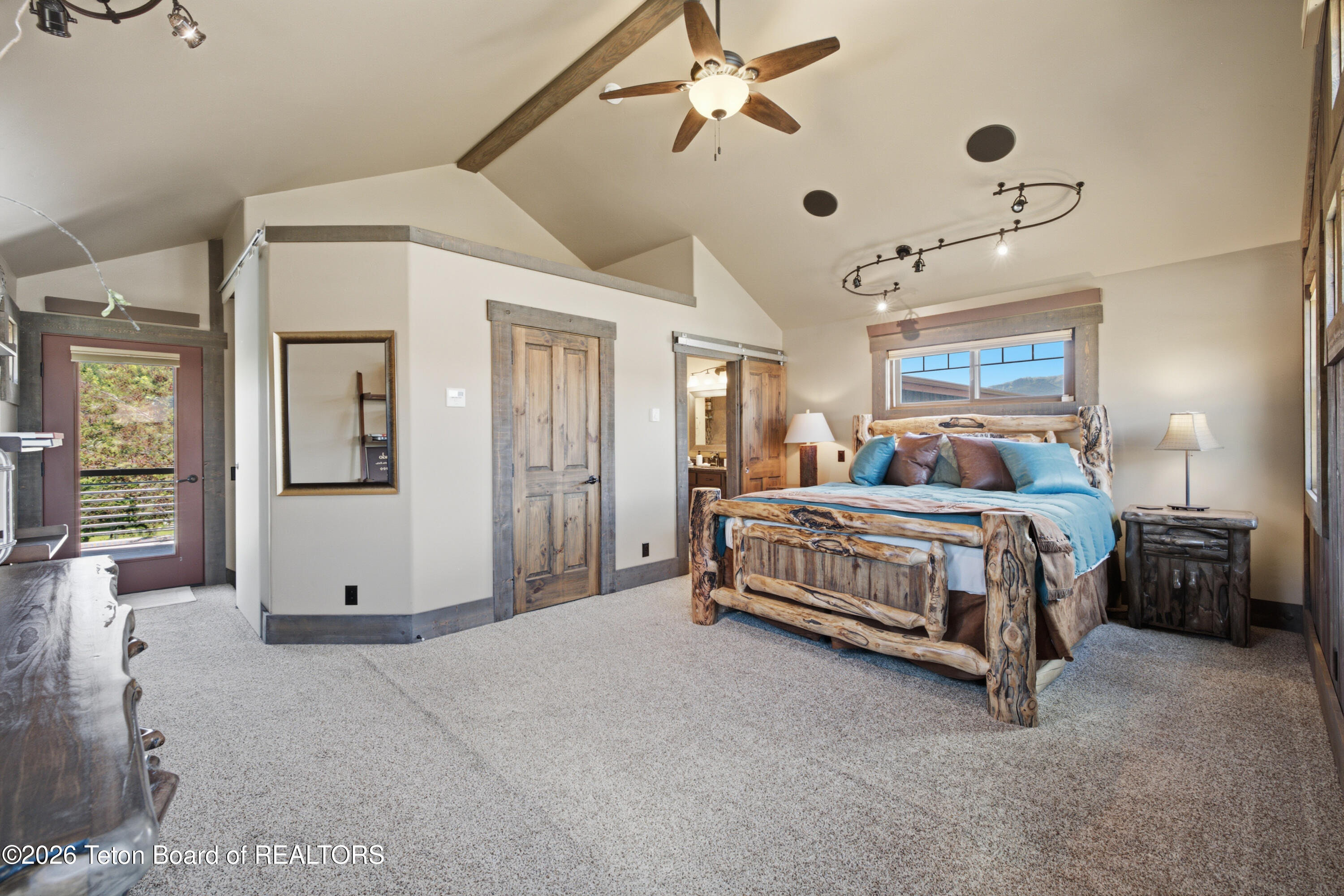 186 E RESERVE Drive