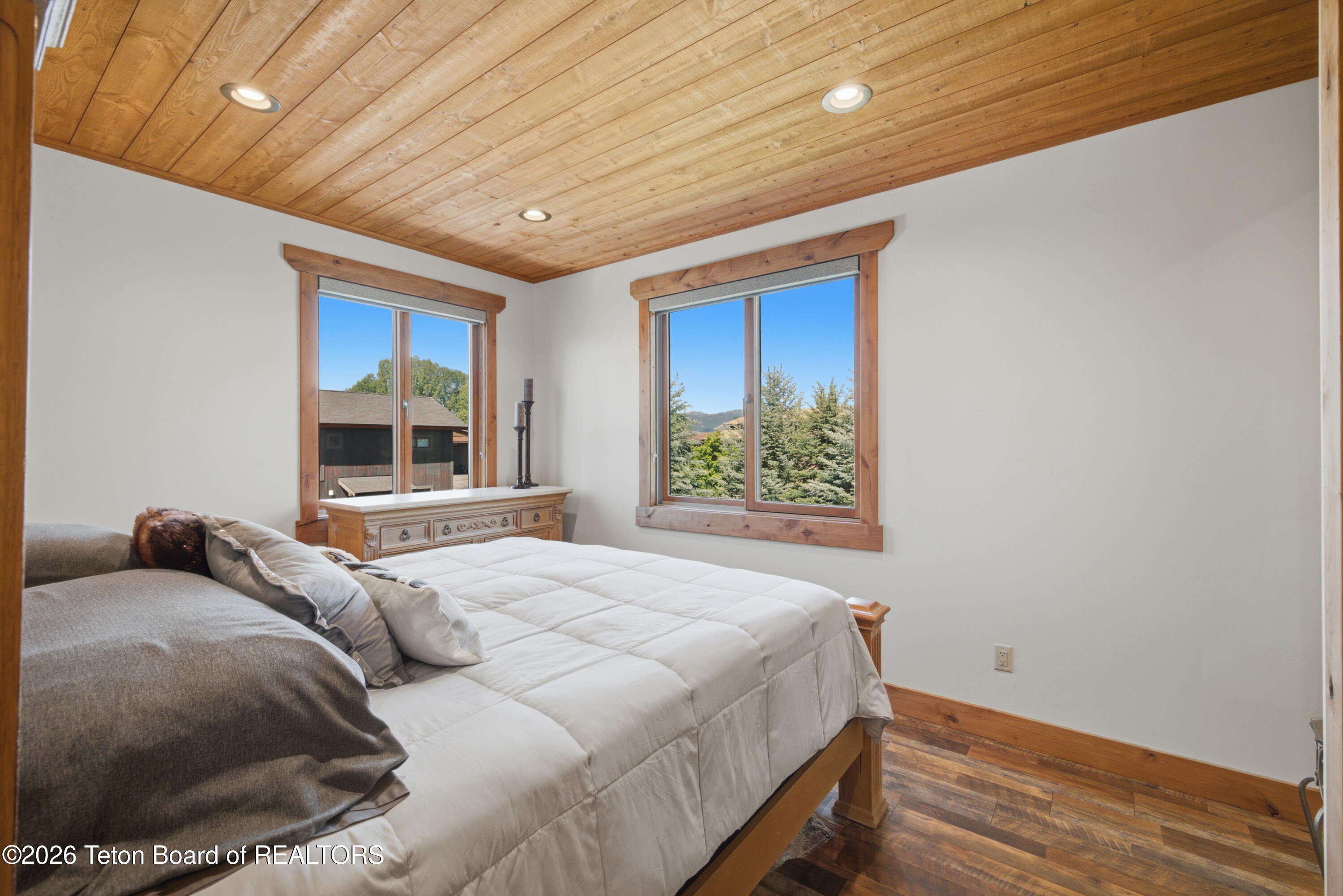 186 E RESERVE Drive