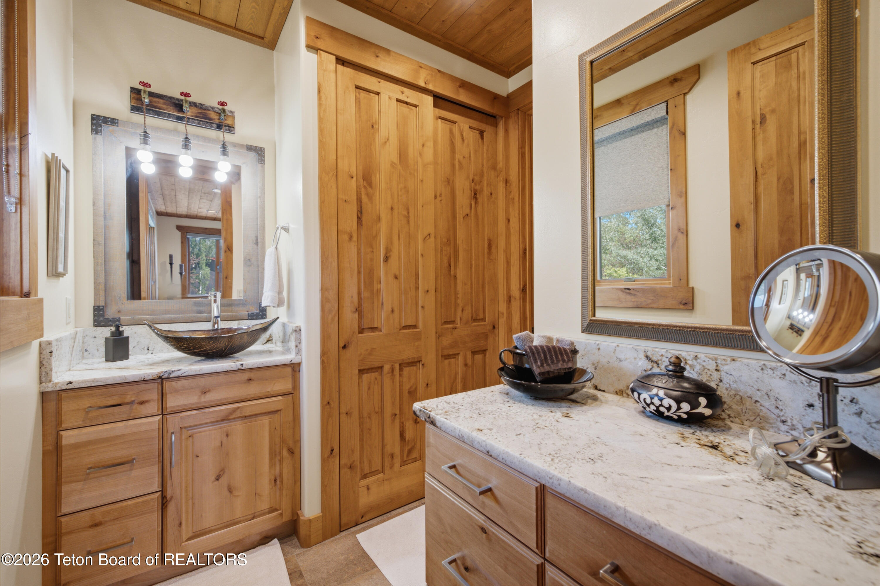 186 E RESERVE Drive
